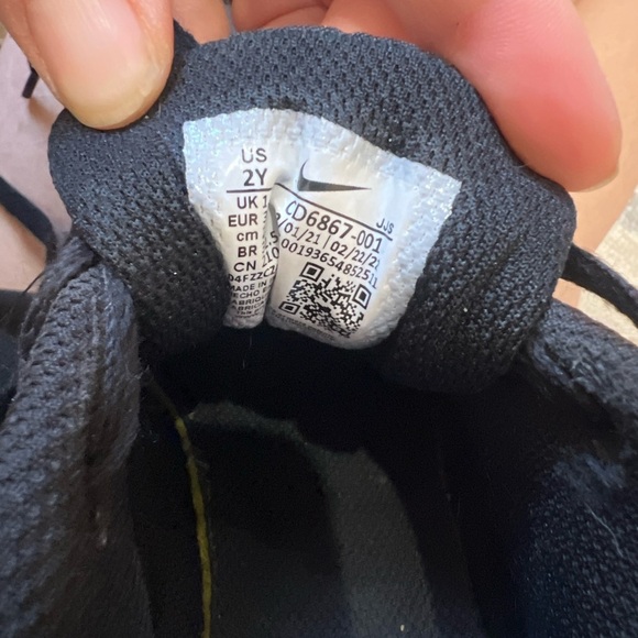 Nike Air Max 90 LTR TRIPLE BLACK Black ON Black Sneakers 833414 001 Size 2Y - Picture 6 of 7